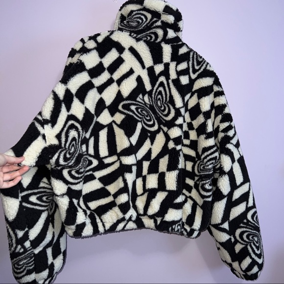 Small - Black & White Olivia Print Sherpa Jacket - Picture 3 of 16